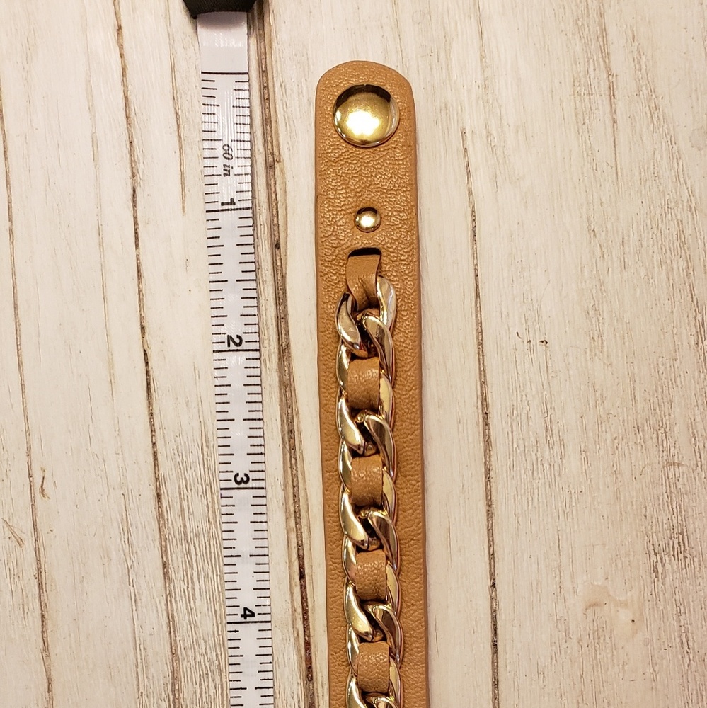 Bracelet leather with gold chain detail